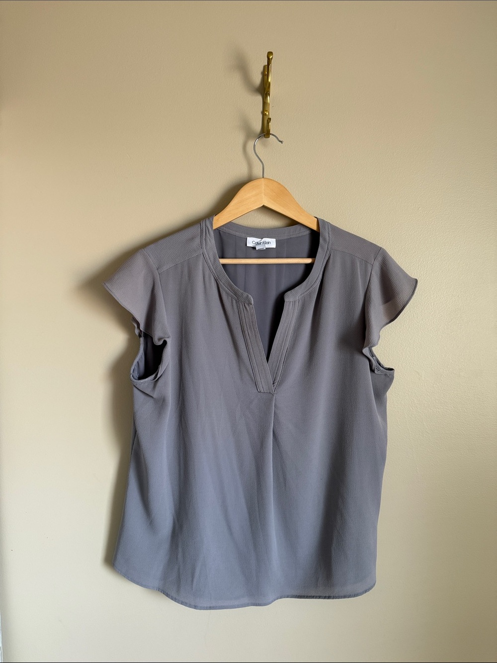 Calvin Klein Slate Gray Ruffled Cap Sleeve Split-Neck Top